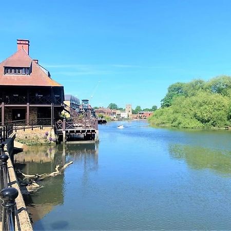 Idyllic Thames Riverside Apartment With Free Parking Isleworth Esterno foto