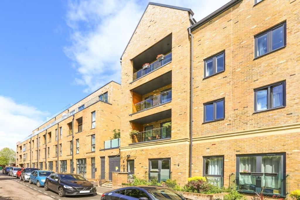 Idyllic Thames Riverside Apartment With Free Parking Isleworth Esterno foto