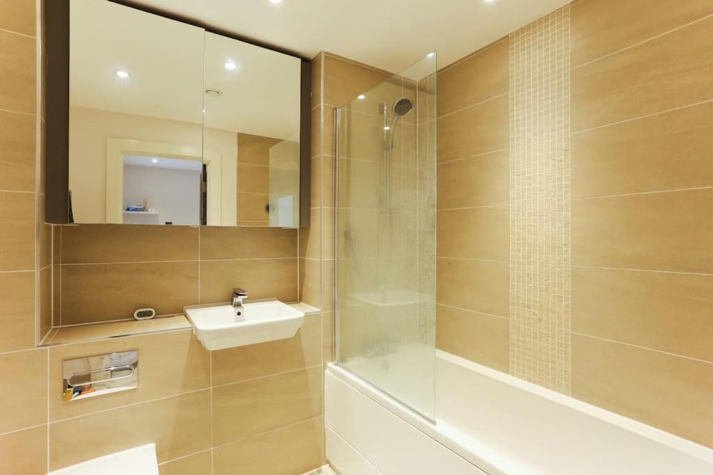 Idyllic Thames Riverside Apartment With Free Parking Isleworth Esterno foto