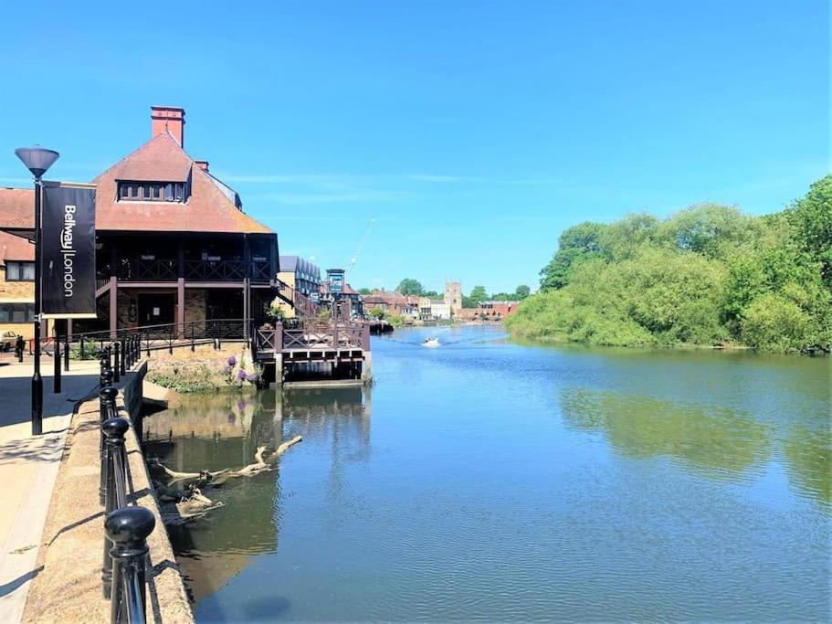 Idyllic Thames Riverside Apartment With Free Parking Isleworth Esterno foto