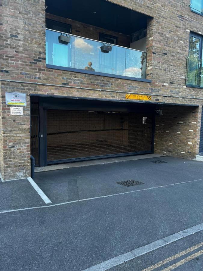 Idyllic Thames Riverside Apartment With Free Parking Isleworth Esterno foto